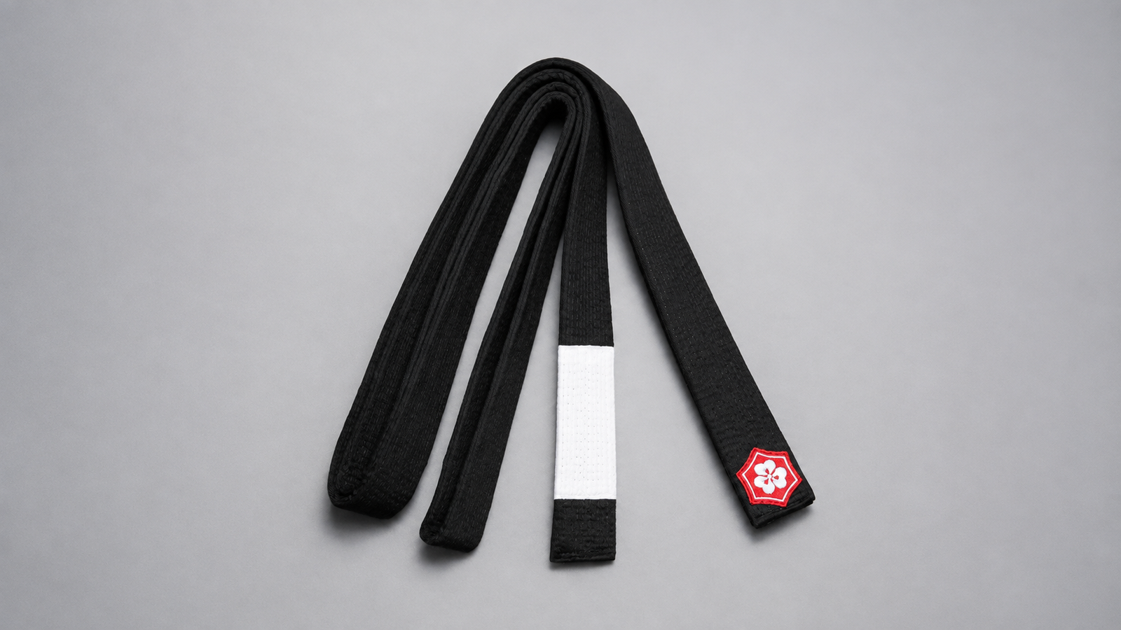 CLASSIC — Black (White Bar)