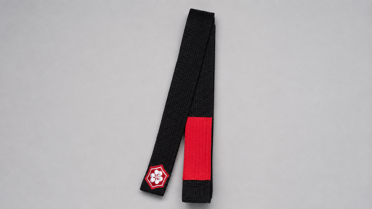 KAZE — Black (Red Bar)